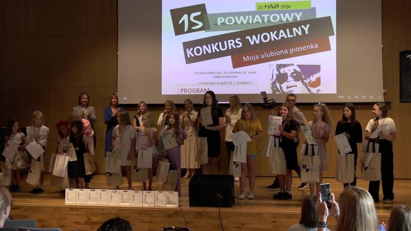 Powiatowy konkurs piosenki w Komornikach